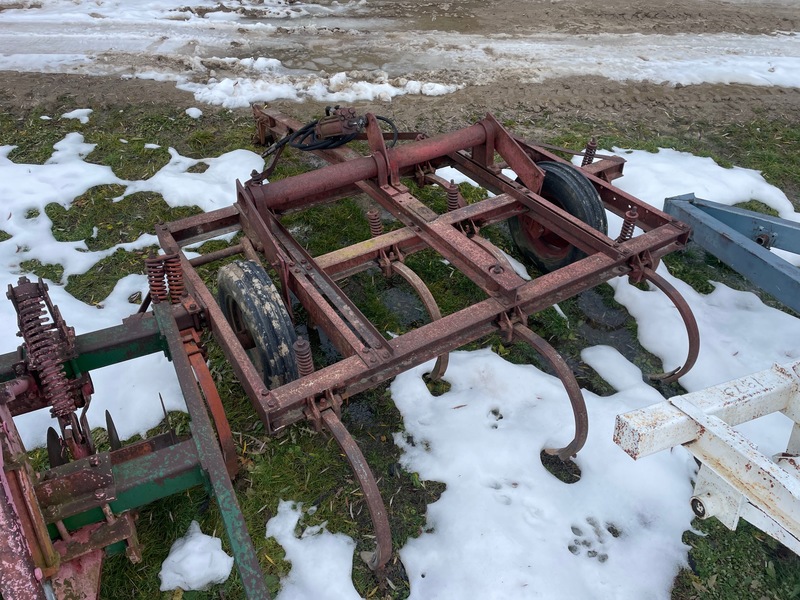 Tillage - Plows  Graham 9 Tooth Chisel Plow Photo